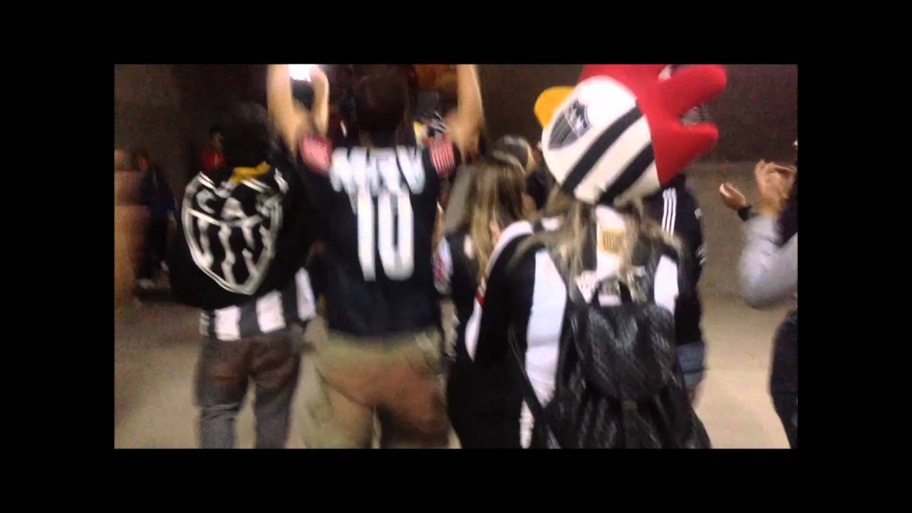 Torcida do Atlético no final do jogo contra o Mel...