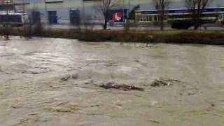 preview picture of video 'Inundaciones Basauri-Arrigorriaga 27-01-2009'