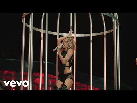 TINI - La Loto + Muñecas (official video - live)