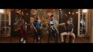 Dios Esta Aqui Lyrics English Translation