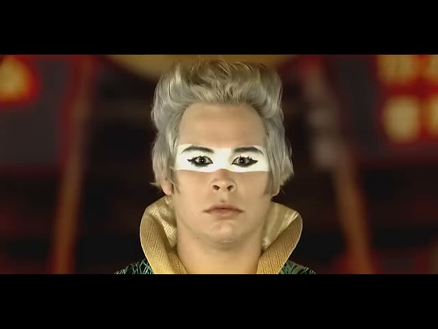 Walking On A Dream von Empire Of The Sun ((jetzt ansehen))