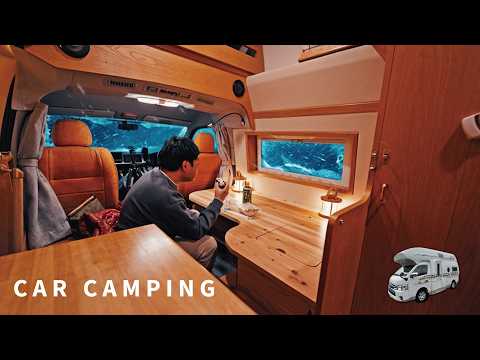 Danger! Heavy snow warning! Emergency car camping in a heavy snow area.