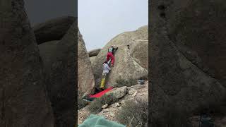 Video thumbnail of Por la Izqui, 6A. Navalosa