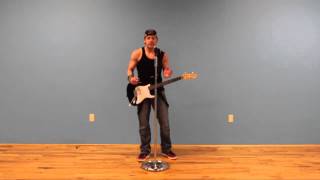 How to look like a Rockstar on stage with a Guitar (basic tips)