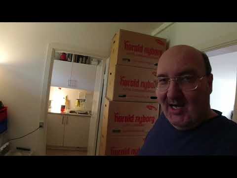 MongoTV_6236 - Kigger På Flyttekasser i Forstue Stået 7 År - Del 87 - Smider 4 Papæsker UD