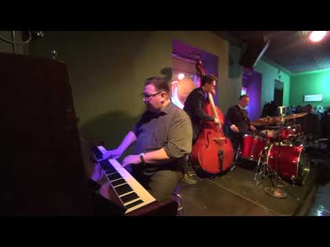 Николай Сизов-Joe Farnsworth-Николай Затолочный / Franz Lehar - Yours Is My Heart Alone