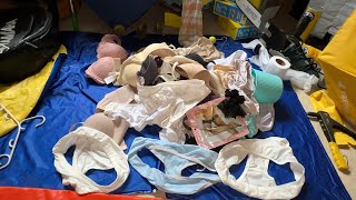 Arrange Girl's Clothes in mysterious house in the rain⛈️-謎の家で雨の中、女性の服を整理する⛈️