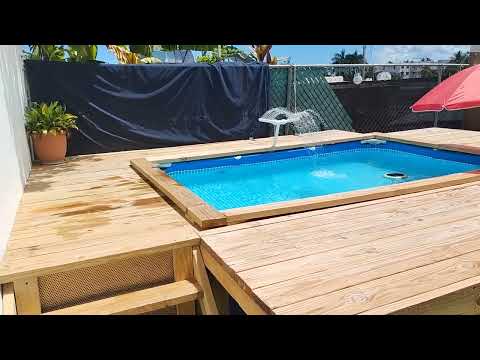 deck de madera para piscina