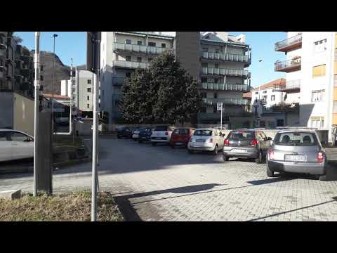 PIAZZA DELLA TESSITRICE COMO: LA NEVE NEL POSTO RISERVATO AI DISABILI