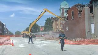preview picture of video 'Demolition Sullivan Illinois Bricks Falling with Cat 325D'