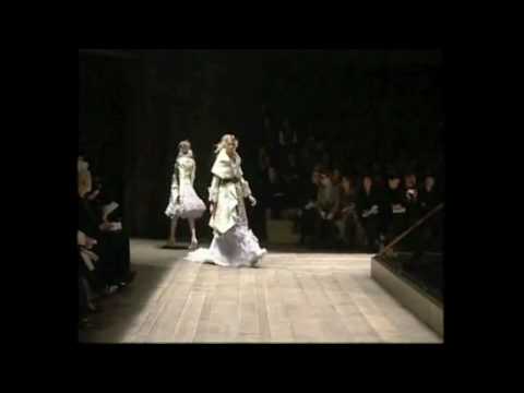 Alexander McQueen Womenswear Fall Winter 2006 Part 2 [High Definition].flv