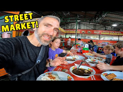$2 Indonesian Street Food (RAWON) in Surabaya, Indonesia 🇮🇩 | Foreigners  Try Indonesian Food