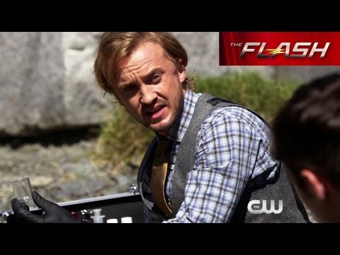 The Flash | Season 3 Episode 2 - 'Paradox' Scene