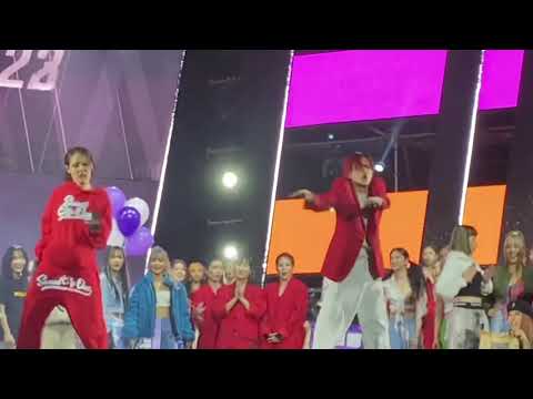 AIKI HOOK VS JANE HOLY BANG DANCE BATTLE / STREET WOMAN FIGHTER CONCERT / SWF: ON THE STAGE