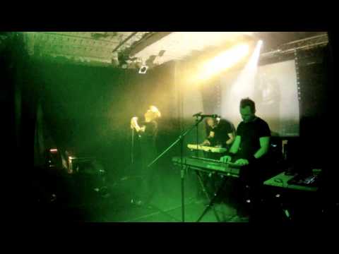 Fuze Box Machine feat NTRSN - Man Is Machine (La Chapelle 13/04/13)