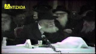 ניגון אשר ברא ששון ושמחה חתן וכלה בהתוועדות כ"ק הרבי מליובאוויטש - התמונה מוצגת ישירות מתוך אתר האינטרנט יוטיוב. זכויות היוצרים בתמונה שייכות ליוצרה. קישור קרדיט למקור התוכן נמצא בתוך דף הסרטון