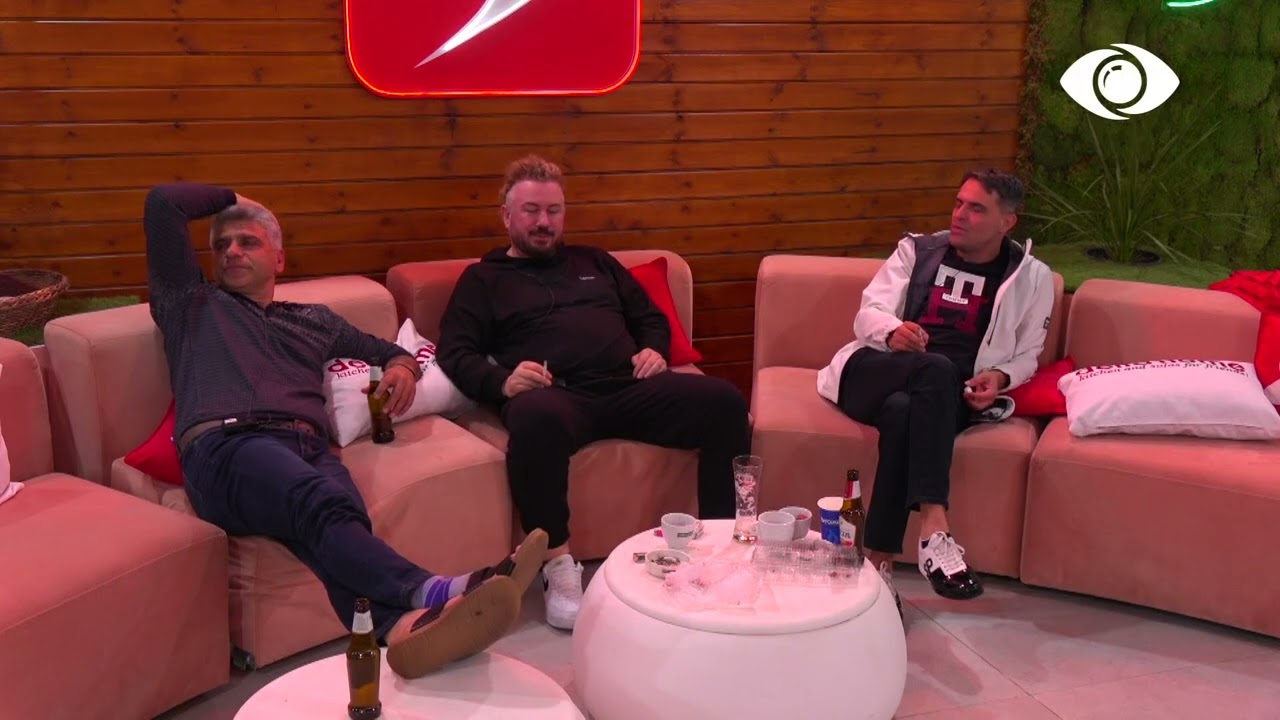 Do ketë fortunë/ Banorët bisedojnë në verandë