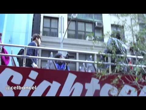 [FANCAM] 111022 Yunho inside the sight-seeing bus @ NYC