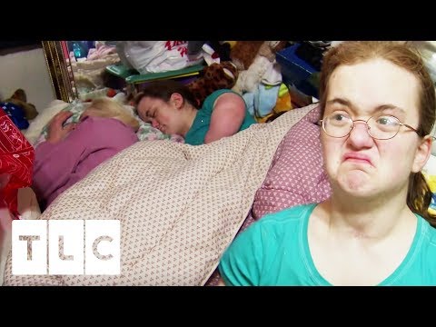 Mother And Daughter Risk Becoming Homeless Because Of Hoarding | Hoarding: Buried Alive