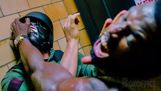 Luta 1 contra 3 na escada | A Primeira Noite de Crime | Clipe