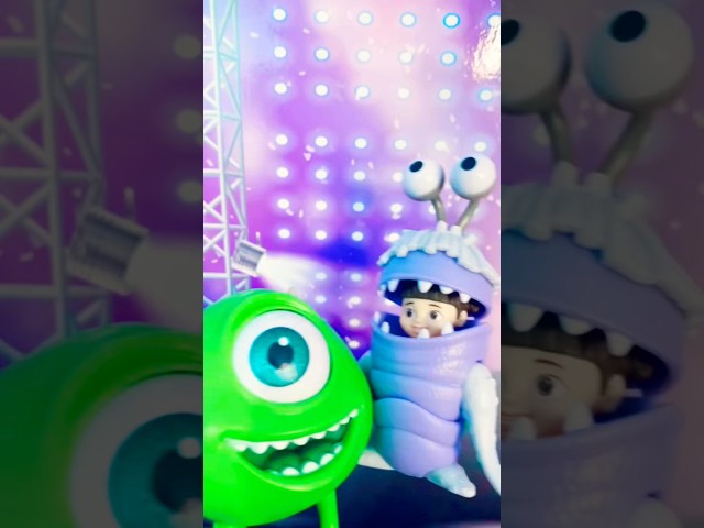 Vídeo relacionado con Disney Monsters Inc Sudadera con Capucha y Manta portatil Unisex | Sudadera con Capucha para Adultos en Azul con Cara del Personaje Sulley y Patron de Piel