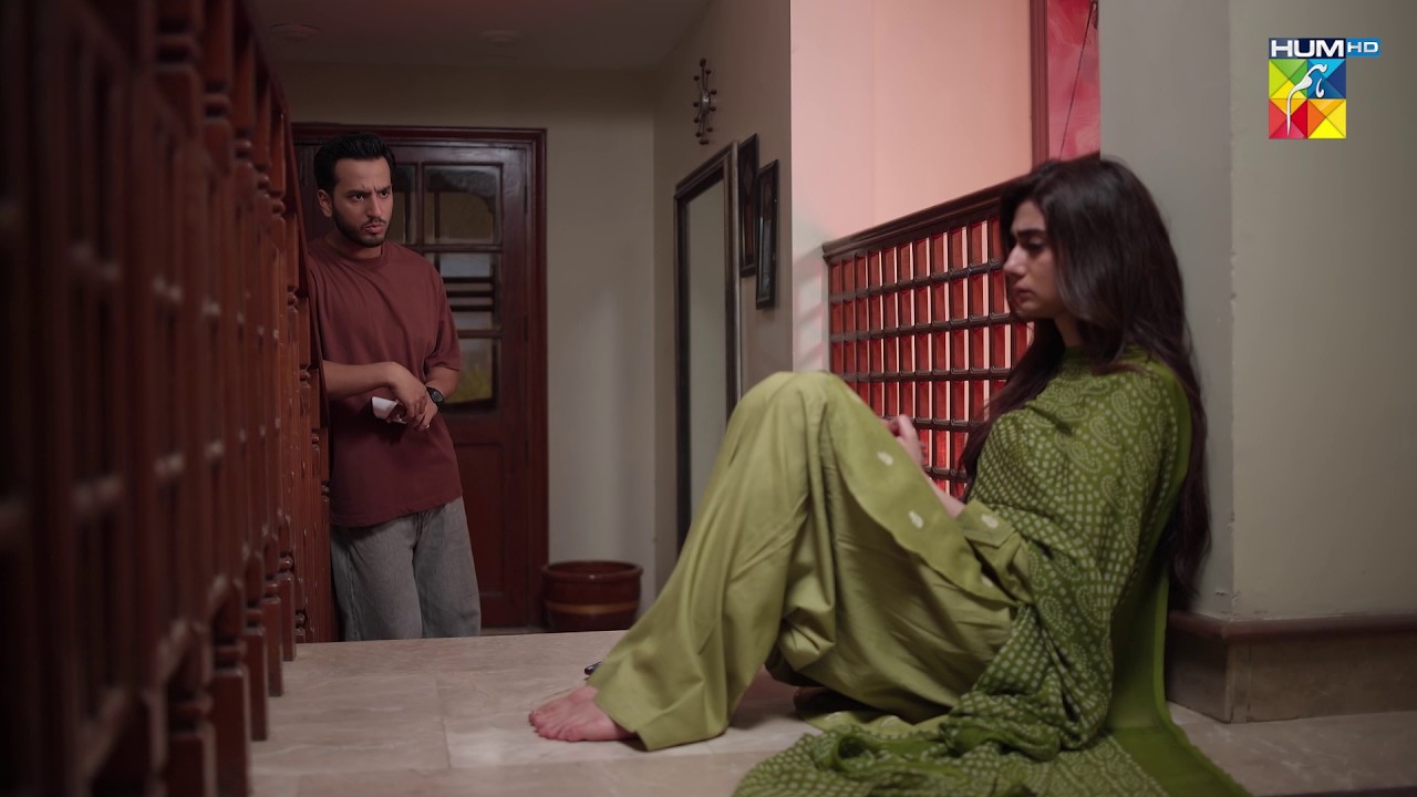Itni Raat Mein Kis Ko Yaad Kar Ke Roo Rahi Ho..! Khushi - [Mariam Ejaz, Summiya Bukhsh ] - HUM TV