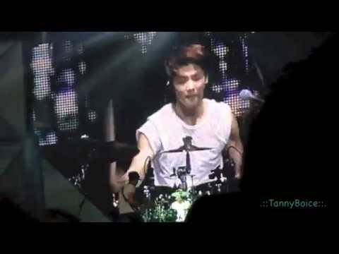 YongHwa+Piano VS MinHyuk+Drum - CNBLUE Can't Stop in Busan - Like a Child
