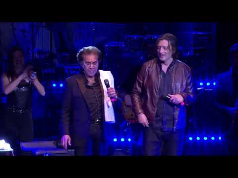 Jorge Vázquez junto al Puma en el Gran Rex