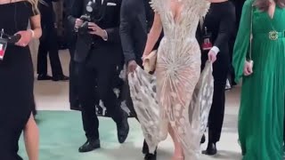 Met Gala 2024: Jennifer Lopez étincelante en Schiaparelli