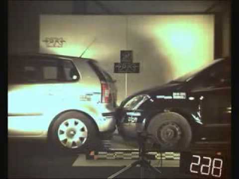 VW Polo vs. Citroen C2 CRASH TEST