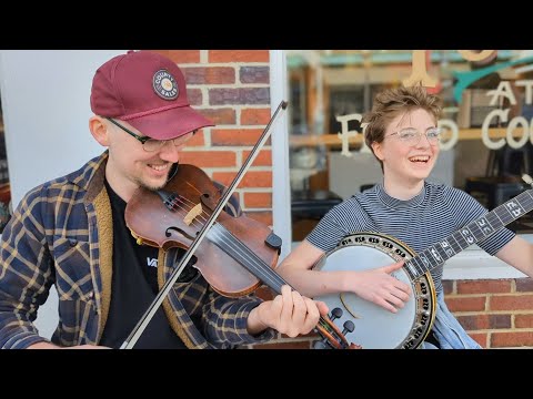 Sidewalk Sessions, “Sugar In The Gourd” with @MargoMacSweeney