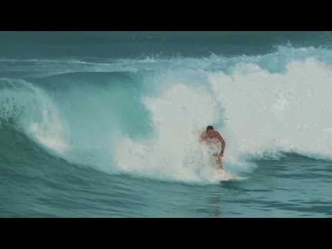 Big swell rolls in to Juno Beach