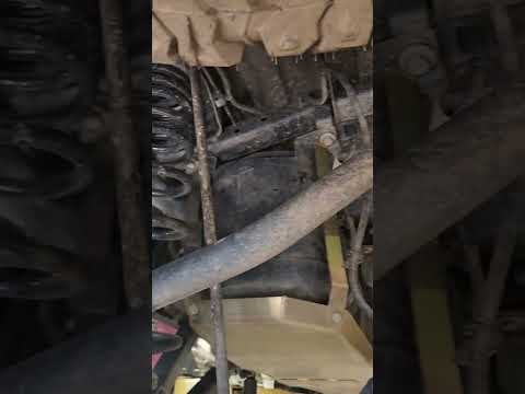 Changing the rear springs on the #dawghouse #jeep