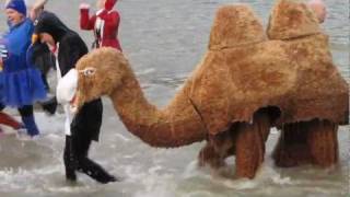 preview picture of video 'Llandudno Boxing Day Dip 2011'