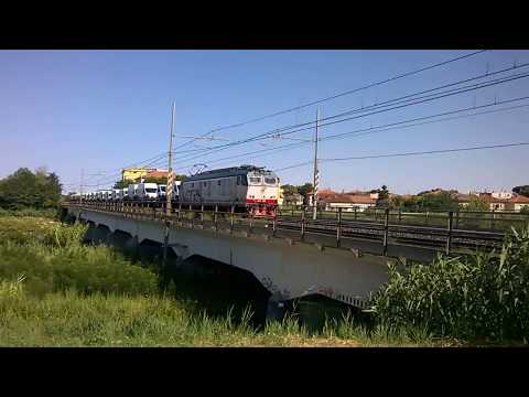 Il saluto della E652 con pianali TWA proveniente da Fossacesia