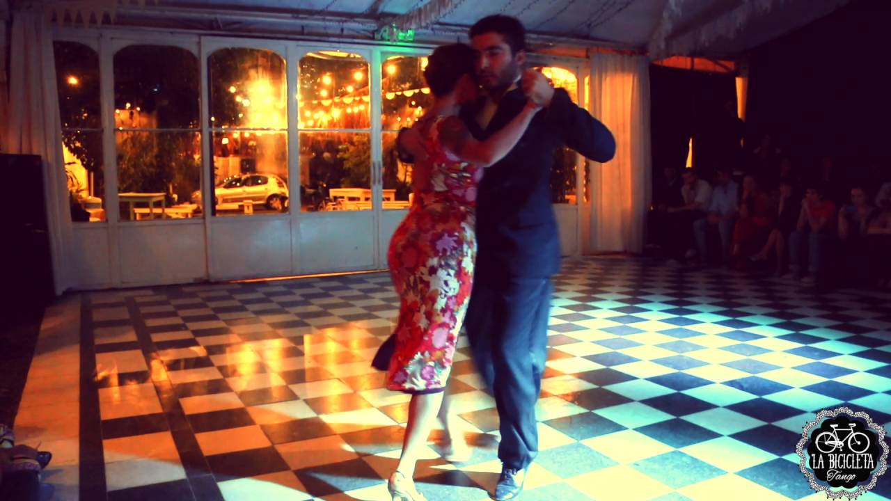 Video thumbnail for Soledad Larretapia & Sebastian Arrua (1/3)La Bicicleta 23/05/16