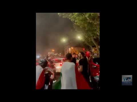 Festeggiamenti vittoria Italia e assolto al furgone della Municipale