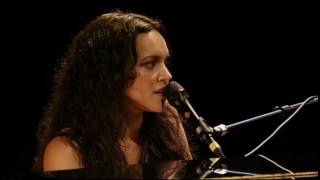 Norah Jones Live Cover of Gram Parsons&#39; &quot;She&quot;