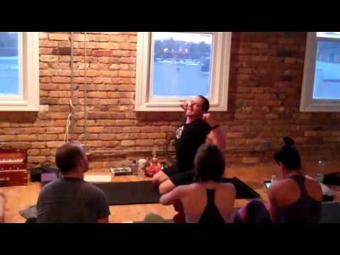 Noah Maze Sirsasana I abdominal workout