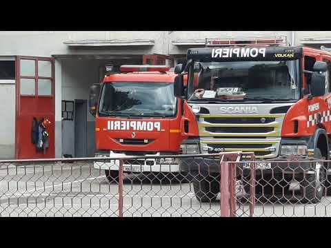 [IPJ Dorohoi] Autospeciale de pompierii au intrat în hală.