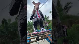 Download lagu The old story of the tie-wearing rat mp3