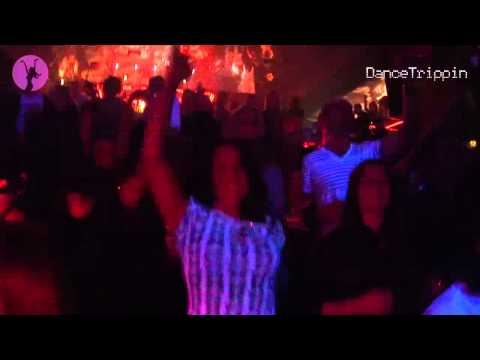 Chuckie & Hardwell - Move It 2 The Drum [played by Chuckie]