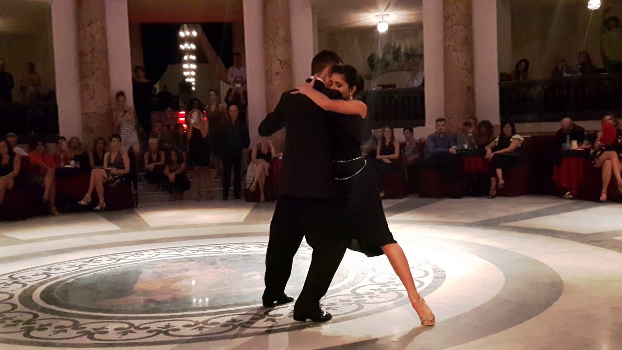 Esibizione di Lorena Tarantino​ e Giovanni Cocomero​ musica di Paolo Tarantino con hangpan