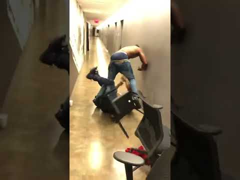 QUEENZFLIP GETS JUMPED AND THROWN OUT OF ATLANTIC RECORDS !! CLASSIC VIDEO