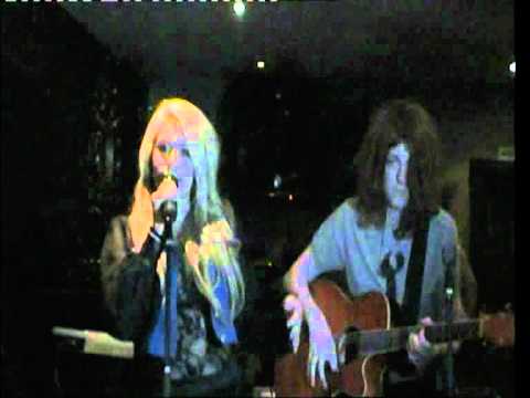Amy Winehouse VALERIE acoustic Lizard Lounge - LIVE - Luciee Closier