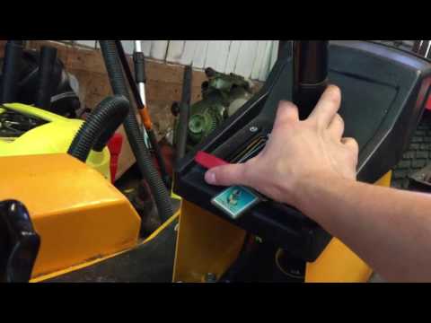Choke linkage on Briggs and Stratton 12 hp IC sidevalve engine