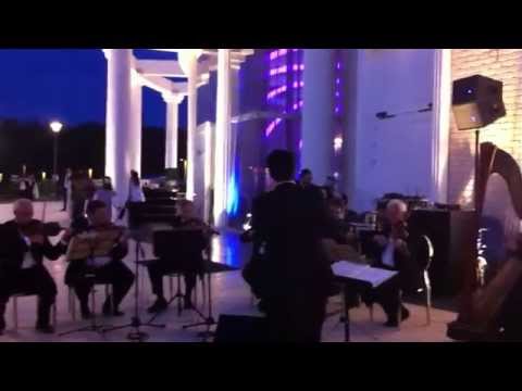 המאסטרו המנצח יואלי דיקמן .Yoeli Dikman עם תזמורתו בקבלת פנים Mozart, Eine kleine