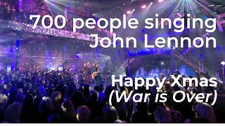 700 people singing John Lennon · Happy Xmas (War is Over) · Popup Choir