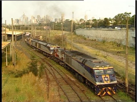 Australian diesel locomotives EL60, 4836, EL57, EL54, FL220, 1872 & 1873 - train no.1361 - Jan 2002