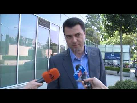 Ora News - Presidenti “përfshihet” në krizë, pasi takoi Metën, thërret në zyrë Bashën